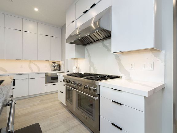 4th image of 67 Caballada St