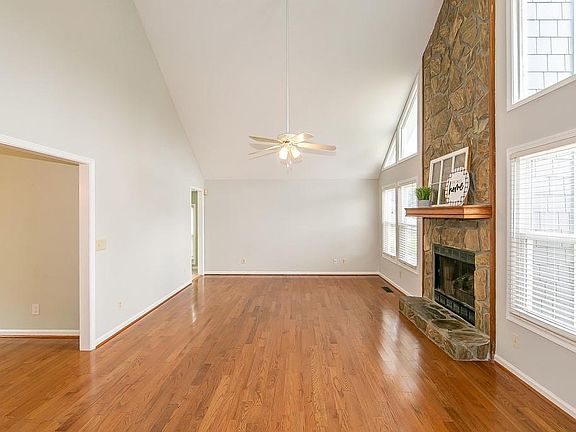 4th image of 2303 Saint James Ct