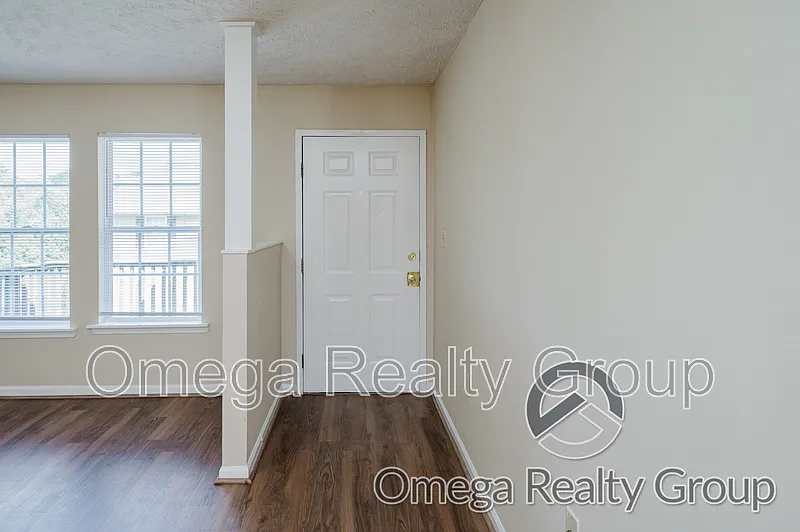 2 bed, 1.0 bath, 800 sqft, $725 — Photo 2