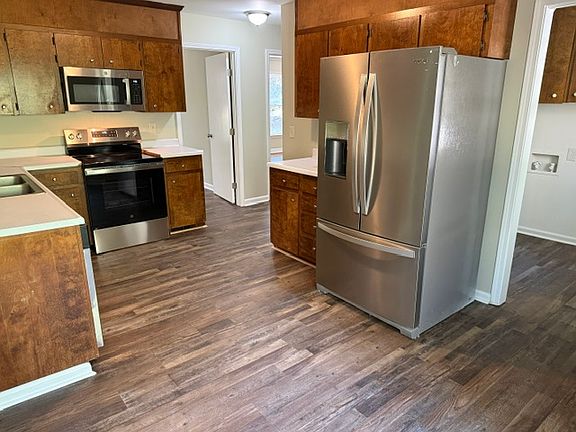 3rd image of 157 Hazel St #157
