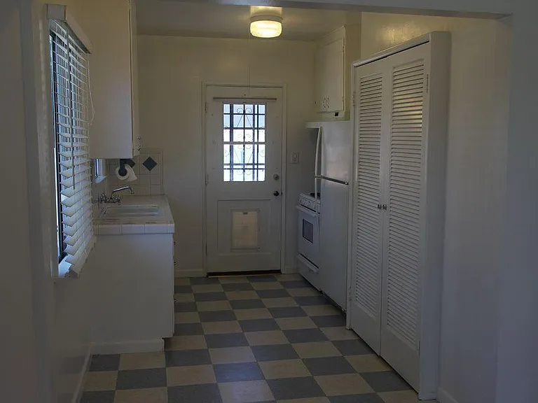 3804 Minerva Ave — Photo 16