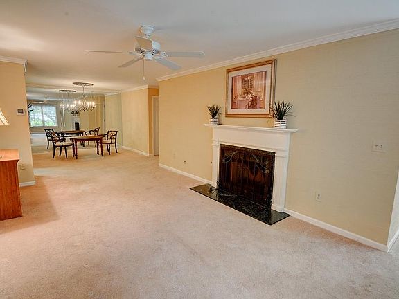 4th image of 102 Peachtree Forest Dr #102