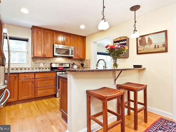 5th image of 514 S Abingdon St