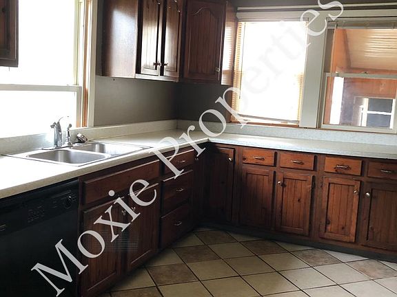 2nd image of 2326 N Bell St