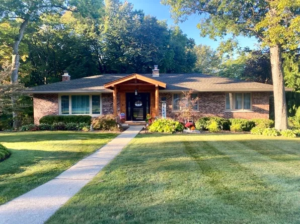 724 Ridge Rd, Lemont, IL 60439