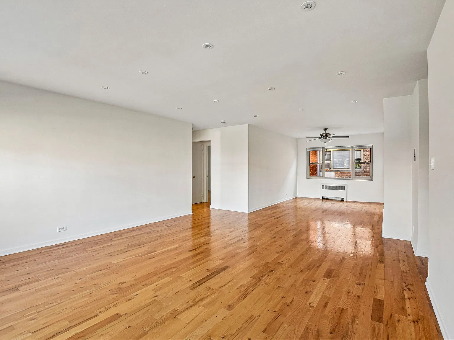 817 Seward Street — Photo 2