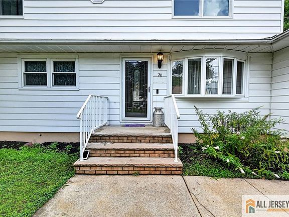 4th image of 20 Thompson Ave