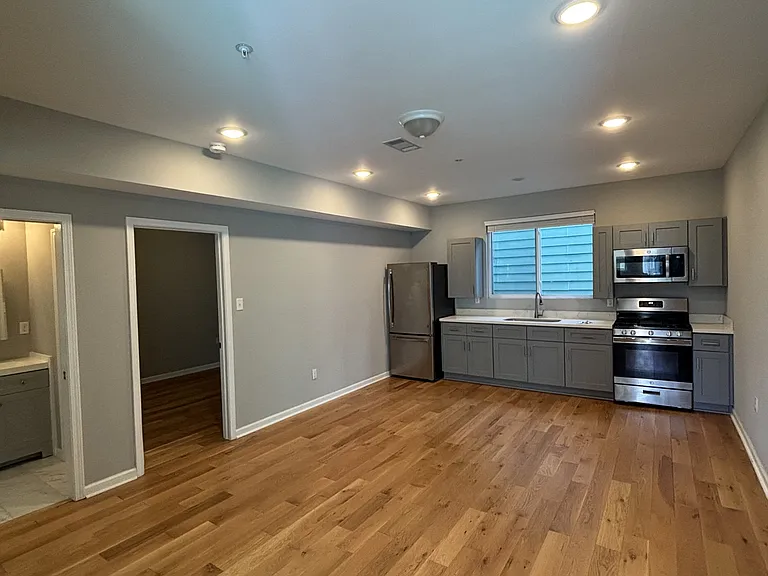2322 Burgundy St #C — Photo 5