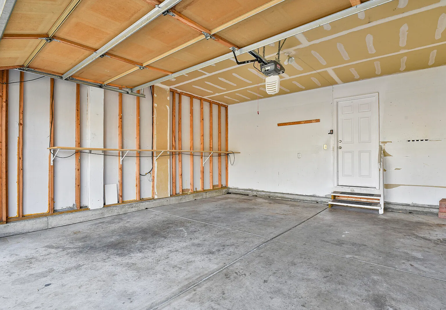 6 bed, 2808 sqft, $3,000 — Photo 2