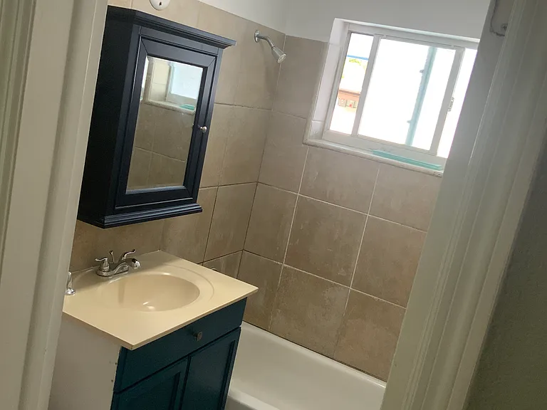 4220 NE 3rd Ave — Photo 3