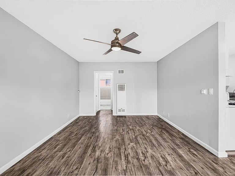 10227 S. 10th Ave. — Photo 10