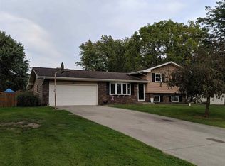 1090 E Wellington Dr, Warsaw, IN