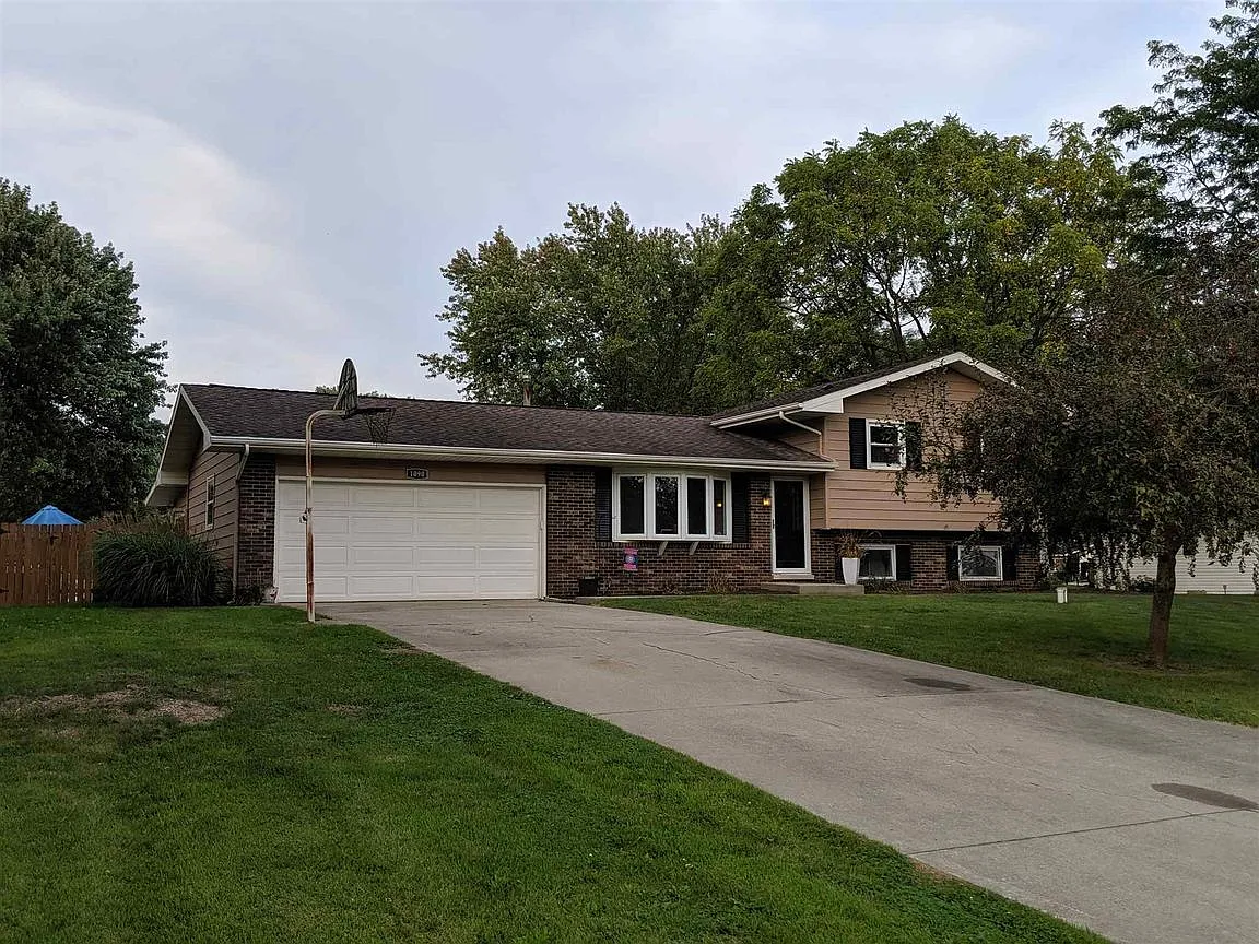 1090 E Wellington Dr photo 1