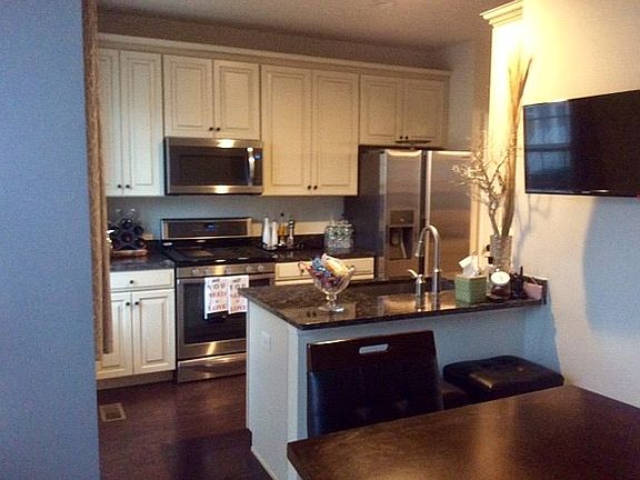 Kitchen nook seats 6-8