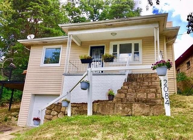 1st image of 2084 Oakridge Dr