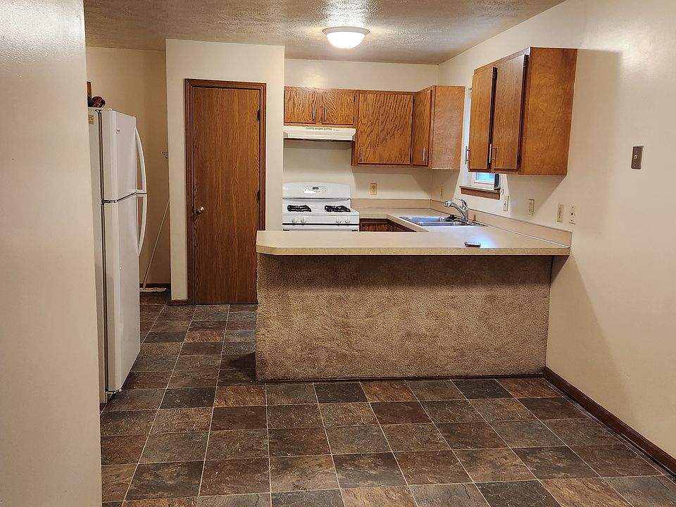 Kitchen with eating area