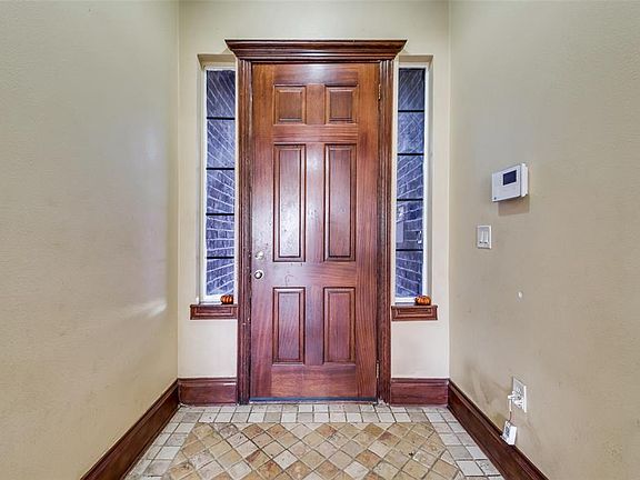 2nd image of 3412 Hacienda Cir