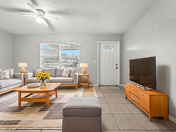 4th image of 3196 N Seacrest Boulevard