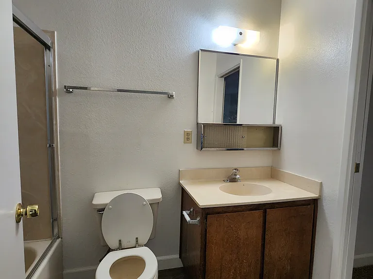 1115 N Lincoln St #B — Photo 5
