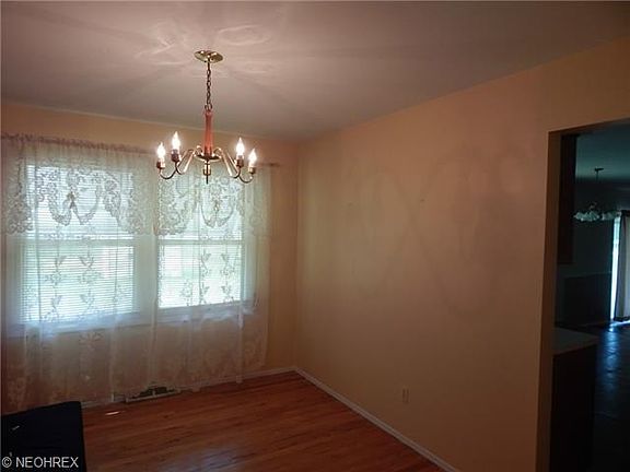 3rd image of 3932 Bellwood Dr SE