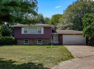 705 Evergreen Cir, Urbana, IL