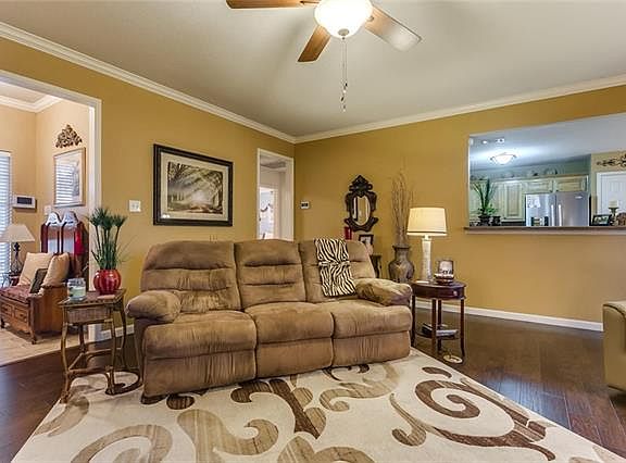 5th image of 909 White Clover Ct