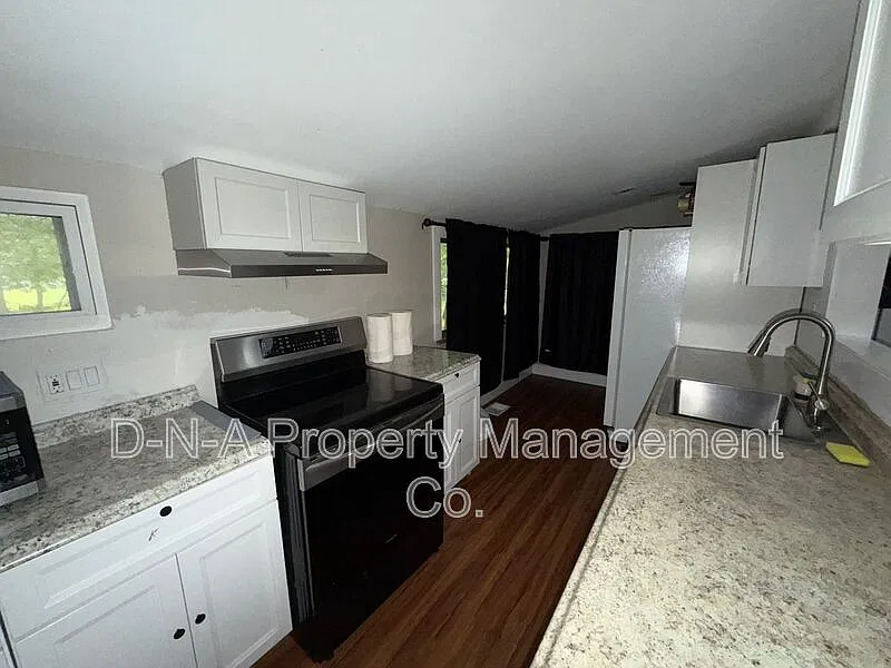 3 bed, 2.0 bath, 1686 sqft, $2,250 — Photo 2