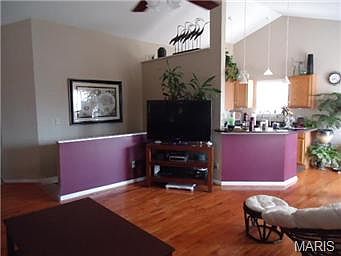 5th image of 102 Sierra Village Dr