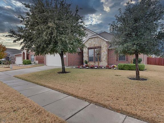 2nd image of 5827 Candlelight Ln