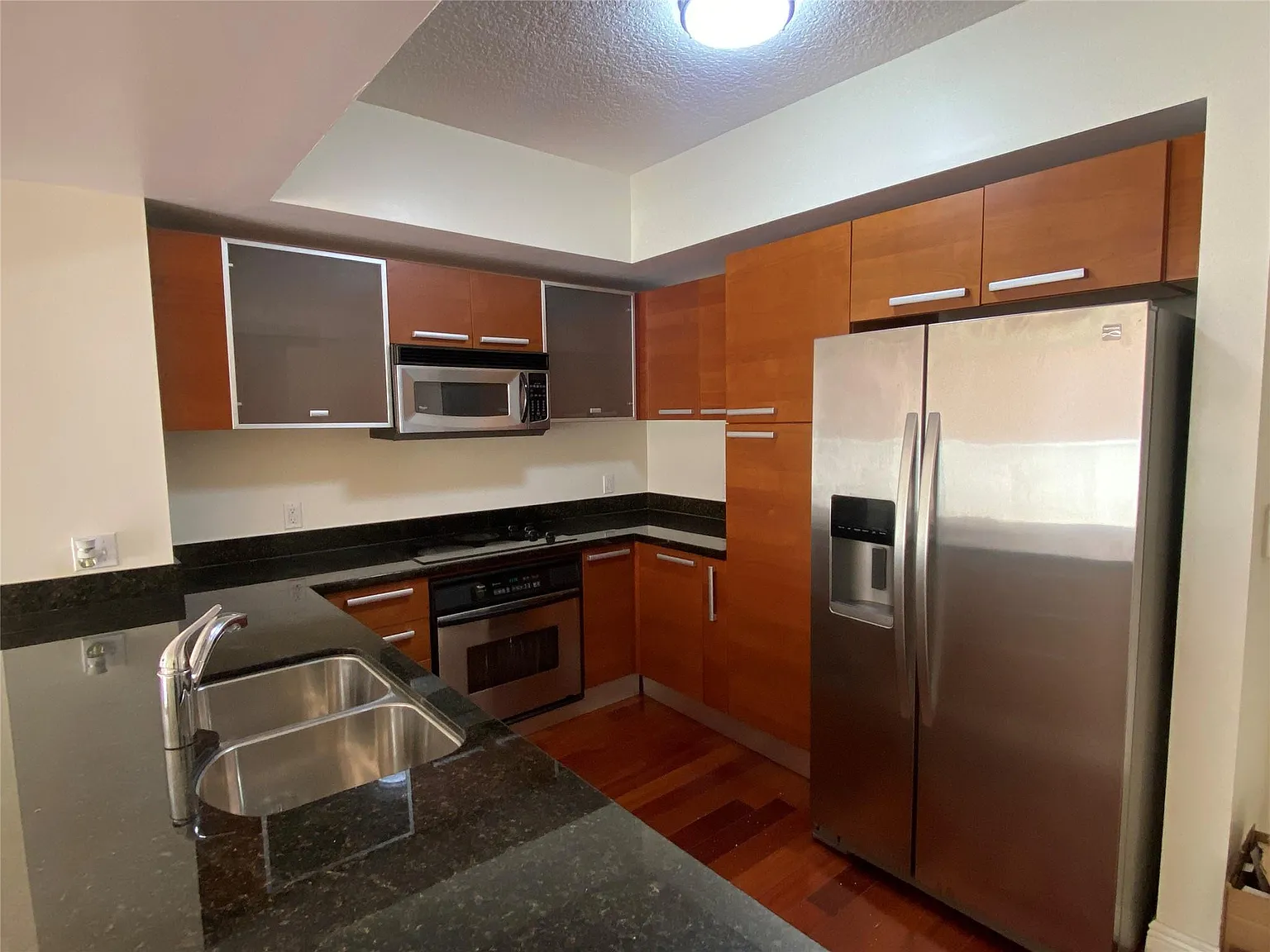 2 bed, 2.0 bath, 1044 sqft, $3,250 — Photo 4