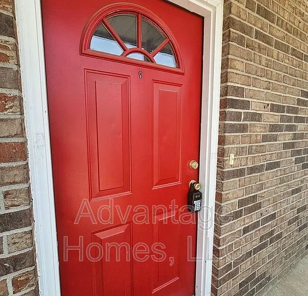 801 Johnson Cir #B — Photo 2