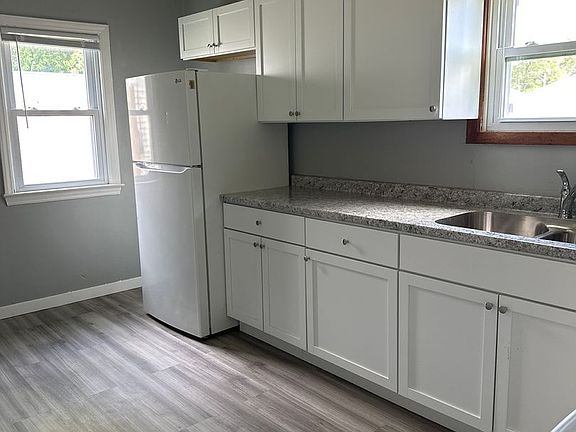 3rd image of 243 Polk St