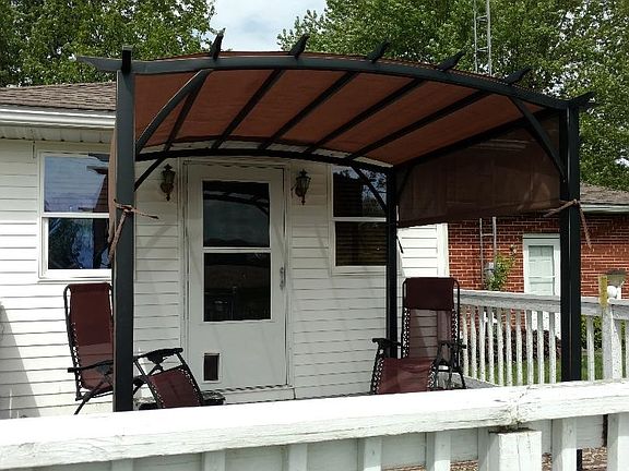 5th image of 555 N Gillcrest Dr