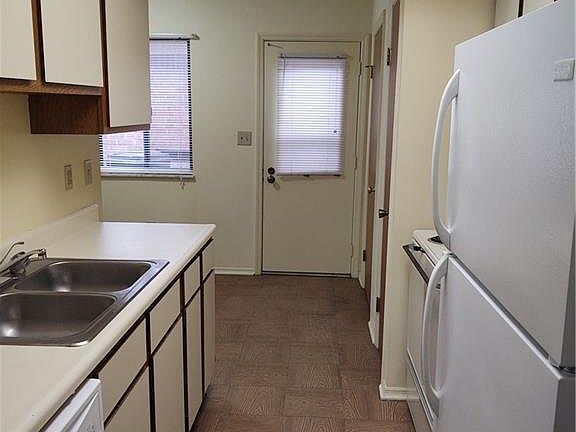 4th image of 3535 Spanish Villa Dr