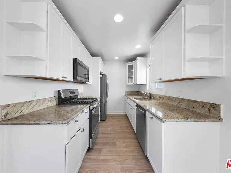 643 Pacific St — Photo 49
