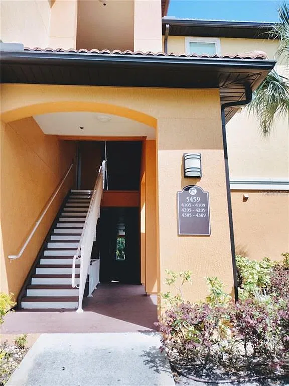 2 bed, 2.0 bath, 1093 sqft, $1,700 — Photo 1