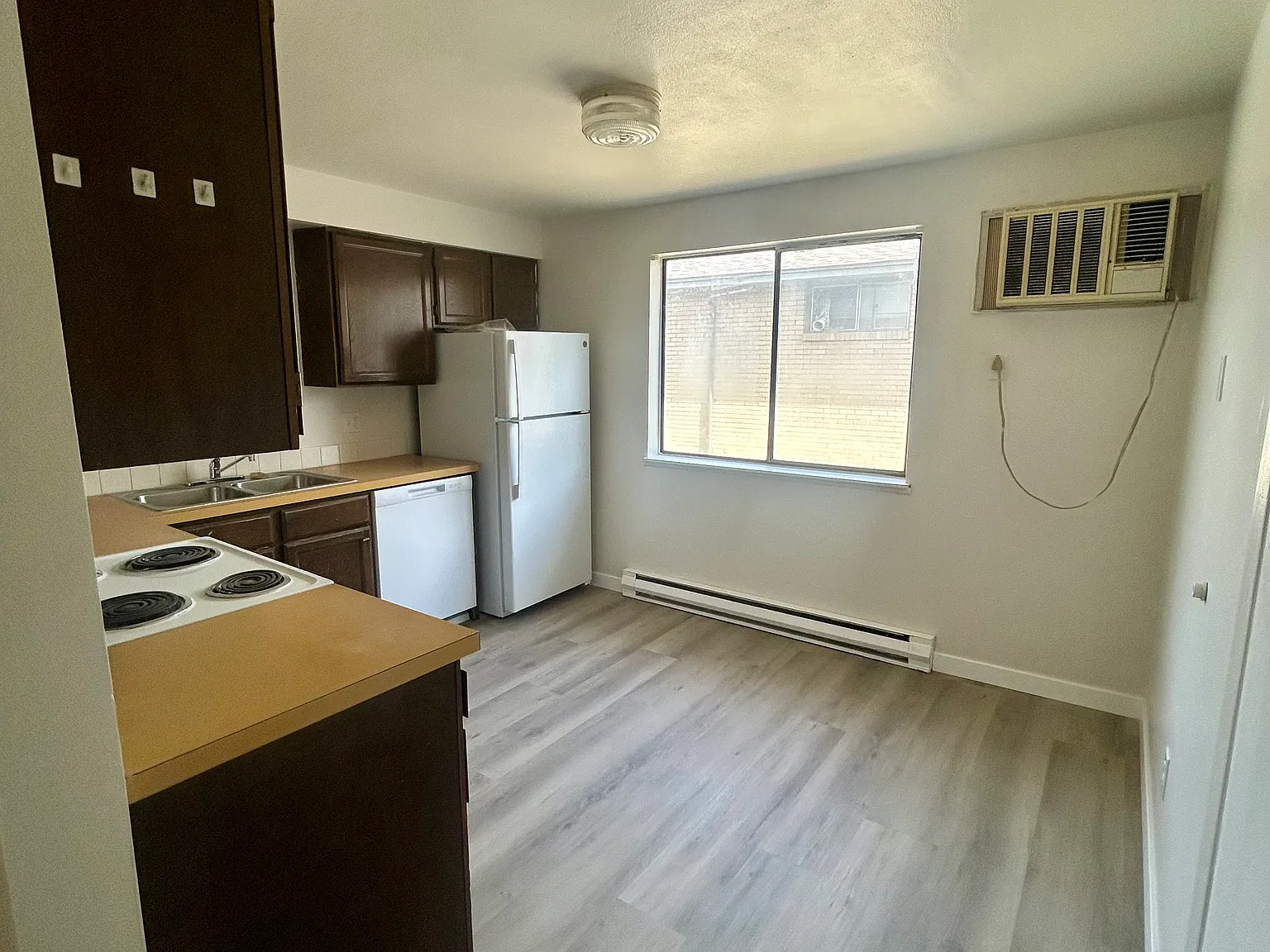 2 bed, 700 sqft, $1,000 — Photo 3