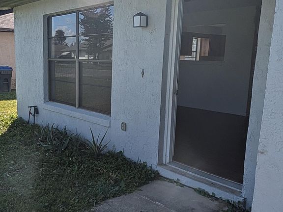 3rd image of 110 & 120 W Towne Pl
