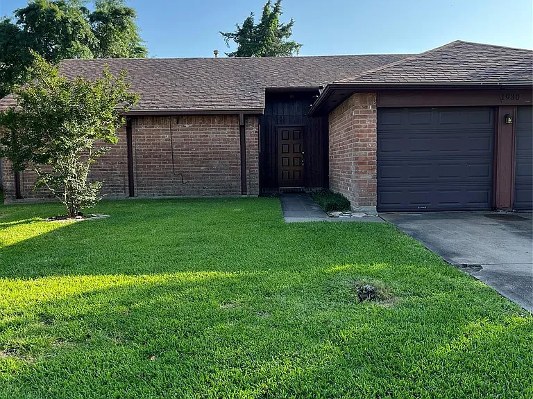 1930 Lazy Ln — Photo 1