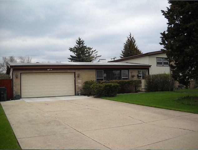 1st image of 3211 Greenbriar Dr