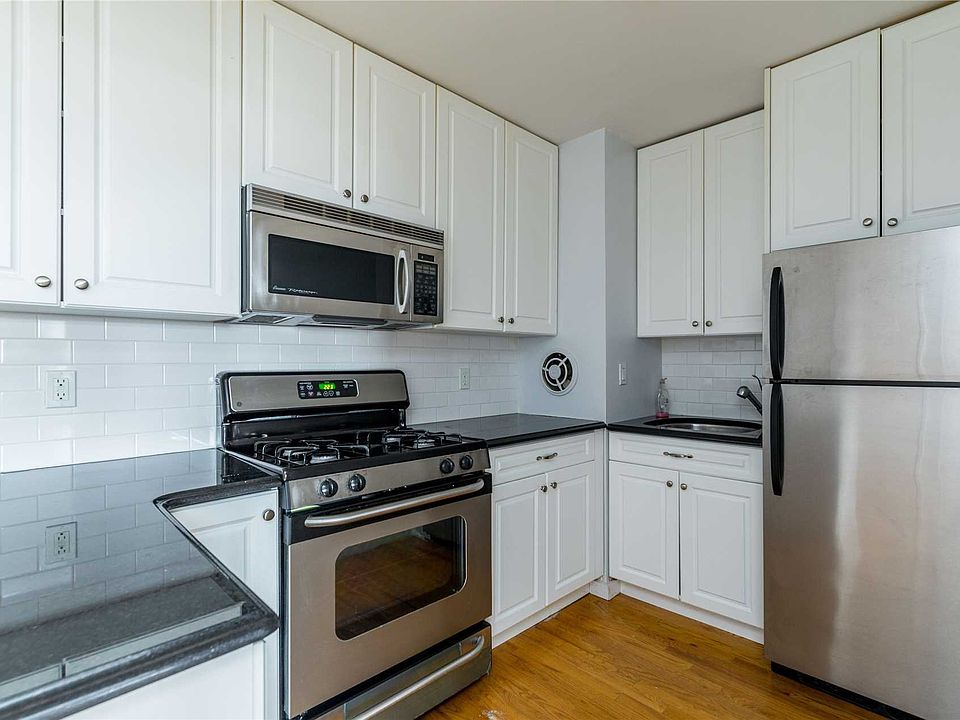 1st image of 370 W Broadway APT 4L