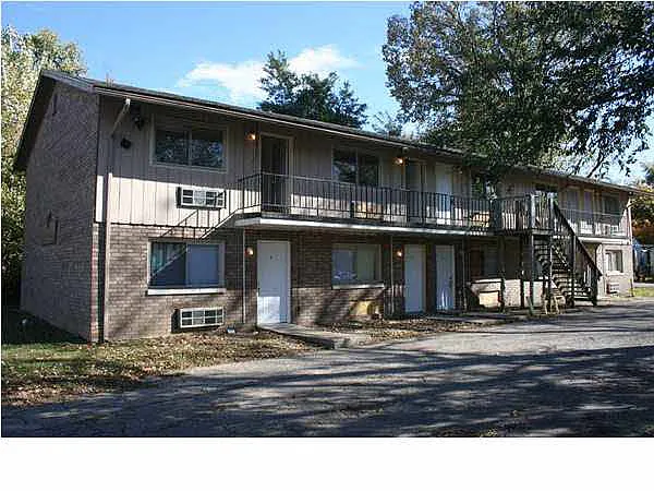 721 E Riverside Dr photo 1