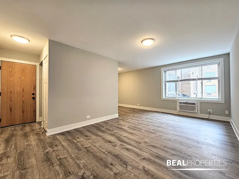 530 W Surf — Photo 120