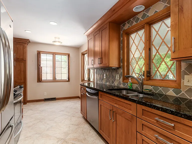 Fully equipped kitchen with stainless steel appliances, granite countertops, soft close natural wood customized cabinets with crown molding.