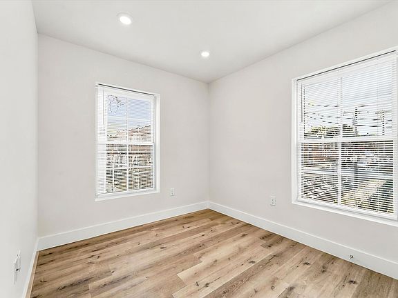 4th image of 4700 Chestnut St #9