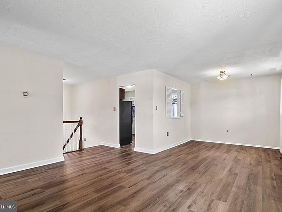 4th image of 8203 Brandon Dr