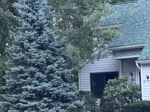 39 Aspen Drive, Atkinson, NH 03811