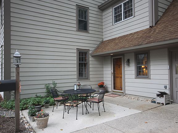 Exterior Front Entry