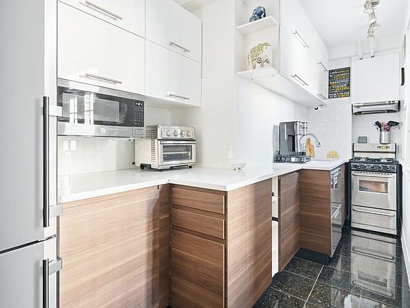 4th image of 333 E 53rd St APT 8-P