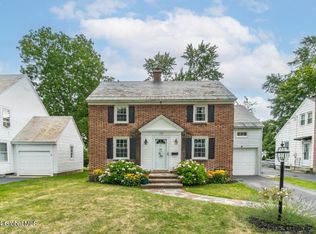 1552 Myron St, Niskayuna, NY 12309